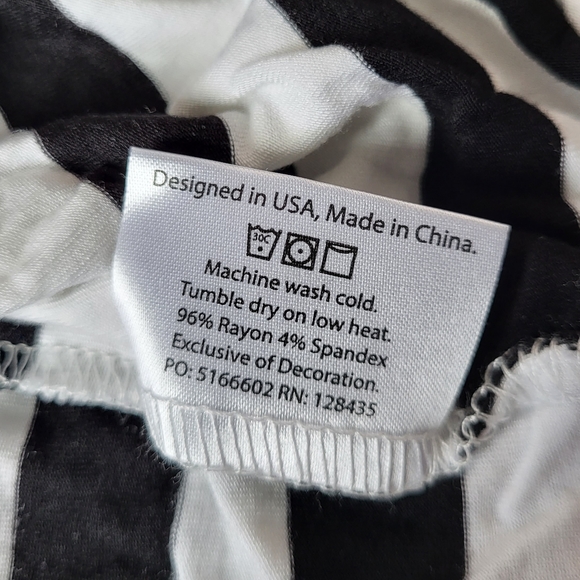 Itzy Ritzy 4-in-1 Mom Boss Nursing Cover/ Car Seat Cover/ Scarf Black & … - Picture 5 of 14